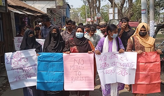 সারাদেশে ধর্ষণ, নারী নির্যাতন জড়িতদের শাস্তির দাবিতে কলাপাড়ায় বিক্ষোভ