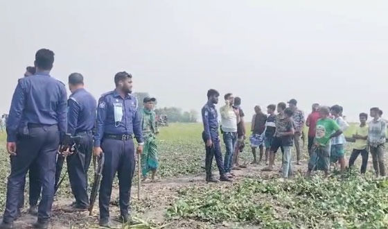 অবৈধ বালু উত্তোলনে বাধা দেওয়ায় অর্ধশত রাউন্ড গুলিবর্ষণ