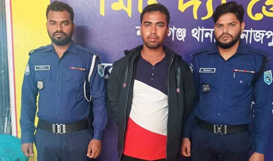 নবাবগঞ্জে ট্রিপল হত্যা মামলার আসামী গ্রেফতার