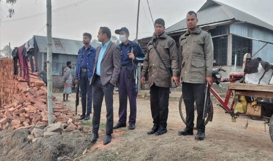 রাজারহাটে ভ্রাম্যমান আদালতে এডিবি ইট ভাটায় জরিমানা ও বন্ধ ঘোষনা