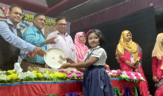 রহনপুর রাবেয়া বালিকা ও জ্ঞানচক্র একাডেমীতে বিদায় অনুষ্ঠান