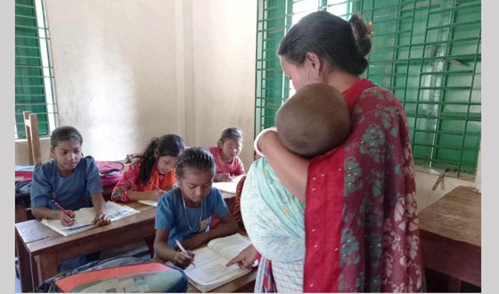 ক্ষুদ্র নৃগোষ্ঠীর শিক্ষার্থীরা নিজ মাতৃভাষায় পড়তে চায়