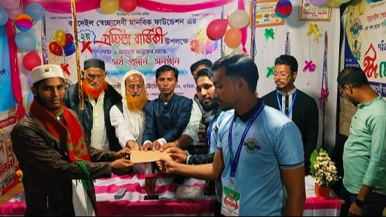 অস্বচ্ছল রোগীকে আর্থিক সহায়তা দিলেন সে¦চ্ছাসেবী সংগঠ
