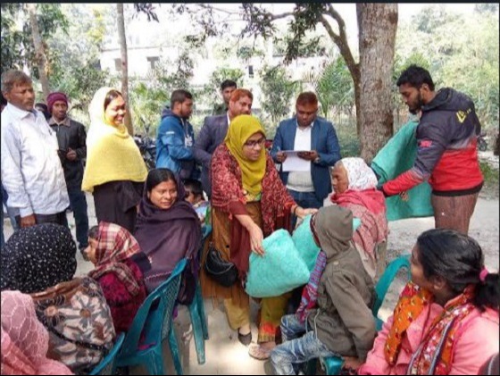 বাঘায় প্রতিবন্ধী শিক্ষার্থীদের মাঝে শীতবস্ত্র বিতরণ