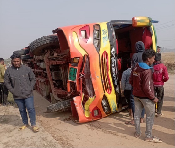 মহাদেবপুরে সড়ক দুর্ঘটনায় নিহত ২ আহত ১