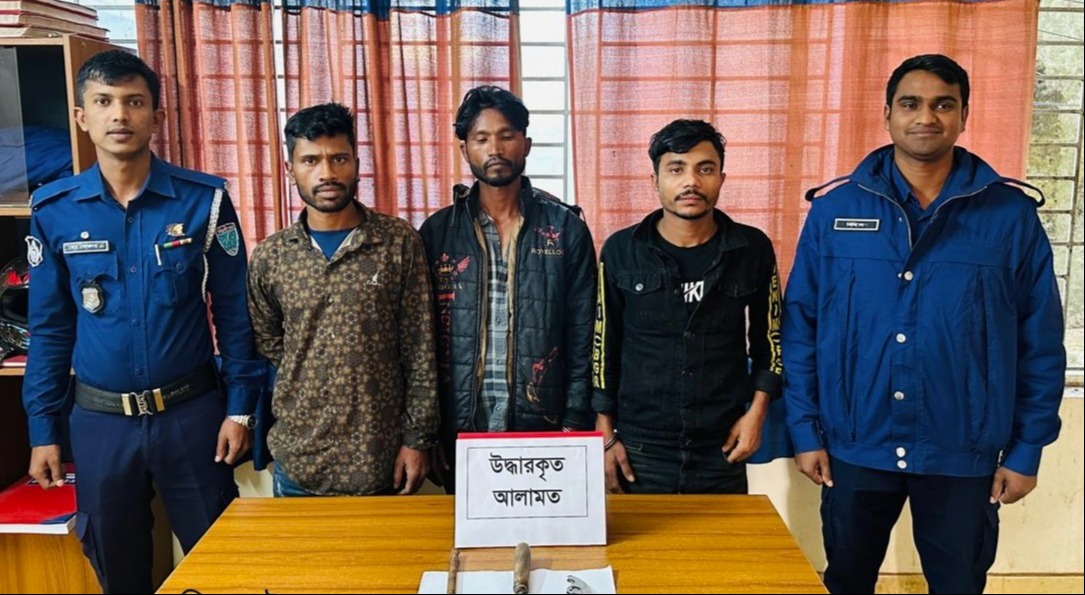 মাধবপুরে ছিনতাইয়ের চেষ্টাকালে গ্রেফতার ৩