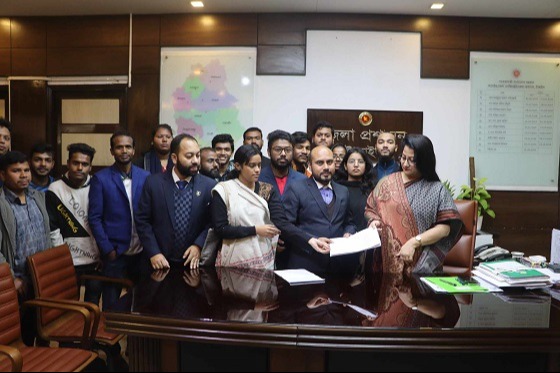 আতিয়া জামে মসজিদের ছবি টাকায় ছাপানোর জন্য স্মারকলিপি প্রদান