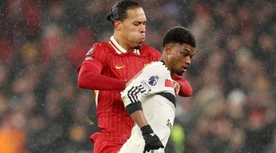 ম্যানচেস্টার ইউনাইটেডের কাছে হোঁচট খেলো লিভারপুল