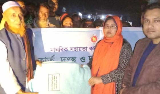 শীতার্তদের পাশে কাপাসিয়ার ইউএনও