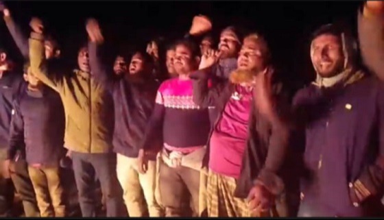 হত্যা মামলার আসামীর সাথে পুলিশ সুপারের নৈশ ভোজ করায় ক্ষুদ্ধ জনতা