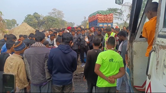 গাংনীতে বাস ও মোটরসাইকেলের সংঘর্ষে নিহত ২