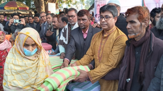 বাগমারায় তারেক রহমানের নির্দেশনায় কামালের কম্বল বিতরণ