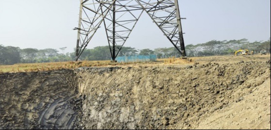 বিদ্যুৎ সঞ্চালণ লাইনের টাওয়ার ঝুঁকিতে