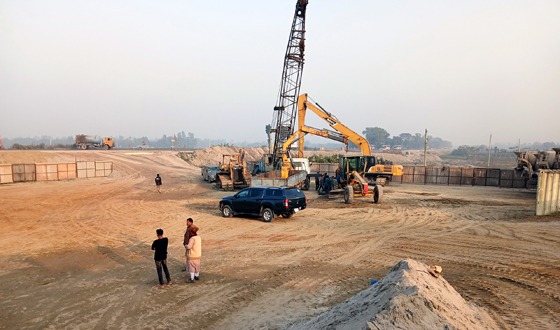 সাড়ে ১৩ কিলোমিটার চারলেনে উন্নীতকরণ কাজে ধীরগতি