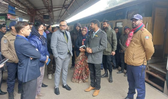 যুগ্ম সচিবের রহনপুর রেলস্টেশন পরিদর্শন