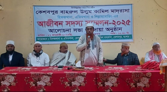 বাহারুল উলুম কামিল মাদ্রাসায় ১৩ নতুন হাফেজকে পাগড়ি প্রদান