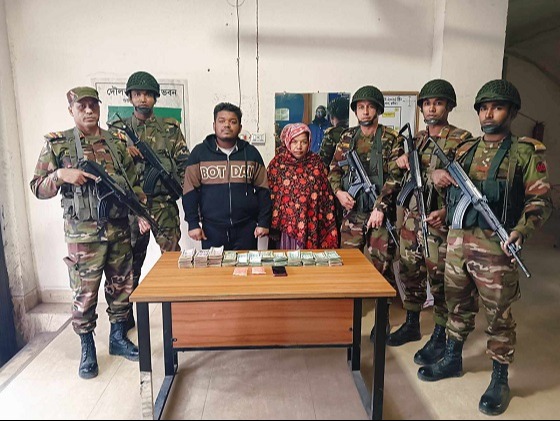 দৌলতপুরে নগদ টাকা ও মাদকসহ আটক ২