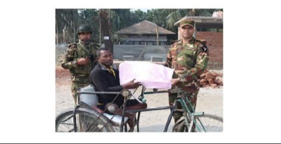 হাইমচরে অসহায় ও প্রতিবন্ধীদের মধ্যে শীতবস্ত্র বিতরণ