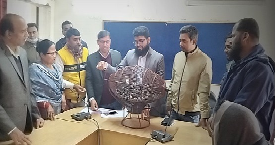 মহাদেবপুরে এক প্রকল্পে ৩৪৭ দরপত্রের লটারি অনুষ্ঠিত