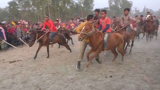 গাইবান্ধায় ঘোড়াদৌড় প্রতিযোগিতা