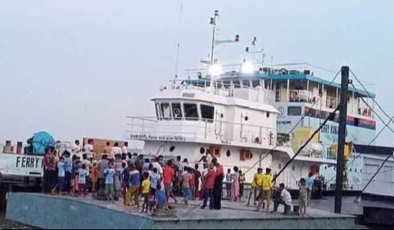 ২মাস ধরে চিলমারী-রৌমারী রুটে ফেরি চলাচল বন্ধ
