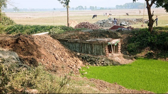 সরাইলে বন্ধ হচ্ছে না সরকারি খাল দখলের প্রতিযোগিতা