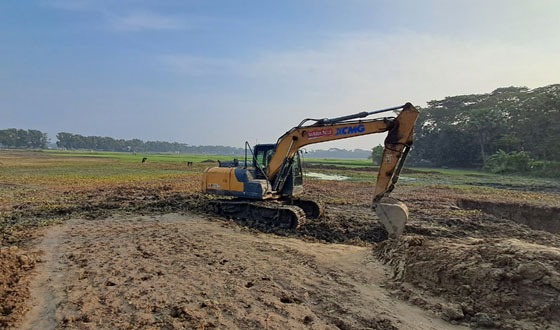 চাঁদপুরে আবাদি জমি কমছে, উর্বর মাটি কাটায় হারাচ্ছে উৎপাদন ক্ষমতা