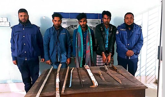 সরাইলে তিন সড়ক ডাকাত অস্ত্রসহ গ্রেপ্তার