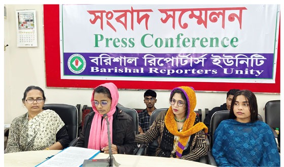 জেলে থাকা বাবার মুক্তির দাবিতে মেয়ের সংবাদ সম্মেলন