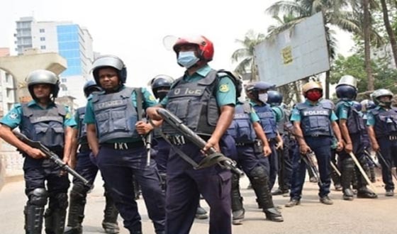 শিক্ষার্থীদের আন্দোলন ঘিরে নীলক্ষেতে পুলিশের সতর্ক অবস্থান