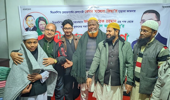 কামার পাড়া কুতুবিয়া নূরানী হাফেজিয়া মাদ্রাসায় শীতবস্ত্র বিতরণ