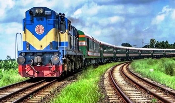 ট্রেন চলাচল স্বাভাবিক: কর্মবিরতি প্রত্যাহারের পর যাত্রীদের স্বস্তি