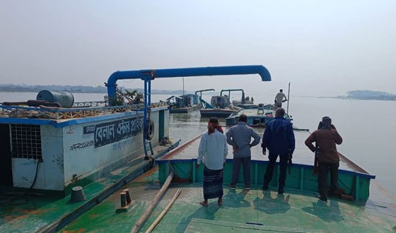 বাবুগঞ্জে অবৈধভাবে বালু তোলার দায়ে জরিমানা