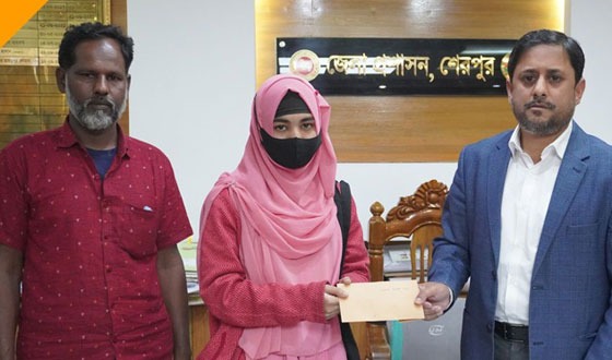 ইসরাতের স্বপ্নপূরণে সহায়তার হাত বাড়ালো শেরপুর জেলা প্রশাসন