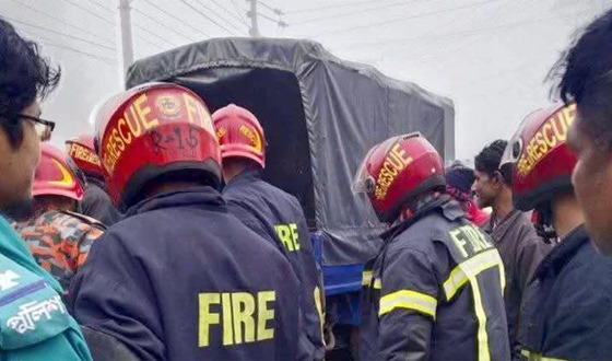 রংপুরে বাস-মাহেন্দ্রার সংঘর্ষে নিহত ৩