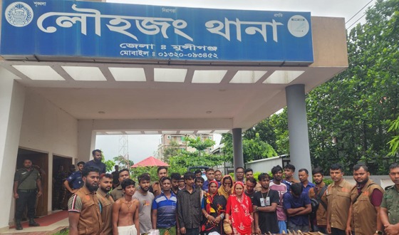 লৌহজংয়ের বেদে পল্লীতে মাদক বিরোধী অভিযান, আটক ১৪