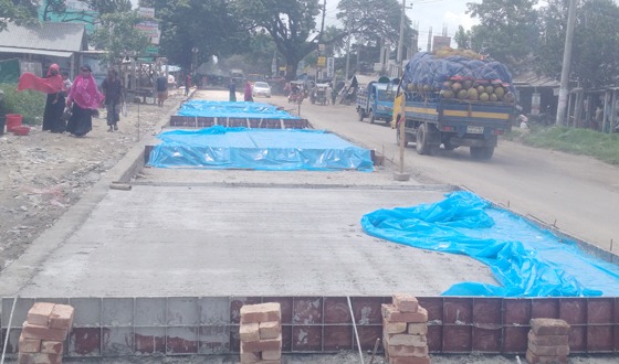 কিশোরগঞ্জের ভূমি কর্মকর্তাদের জনগনের থেকে কর আদায়