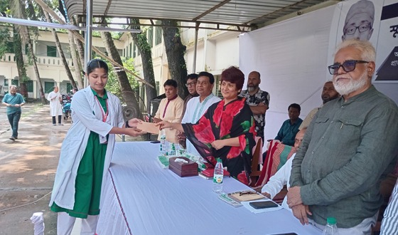 মুন্সীগঞ্জে মেধাবী শিক্ষার্থীদের বৃত্তি প্রদান