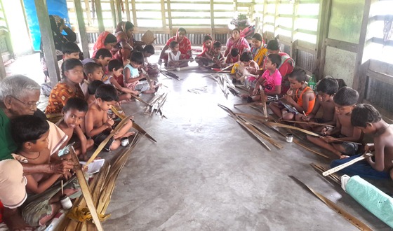 শিশু শিক্ষায় তালপাতার প্রচলন এখনও এক অনন্য দৃষ্টান্ত