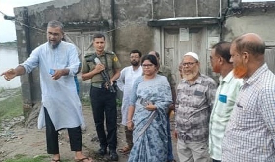 আশাশুনি বাজার ও ওয়াপদার পাশে বসবাসকারীরা নদী ভাঙ্গনে উদ্বিগ্ন