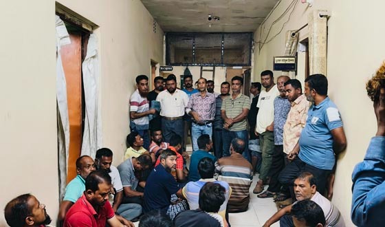 মোবারকগঞ্জ চিনিকলের বকেয়া বেতনের দাবিতে বিক্ষোভ