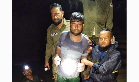 সুন্দরবনে বিষ প্রয়োগে মাছ ধরার অপরাধে আটক ১