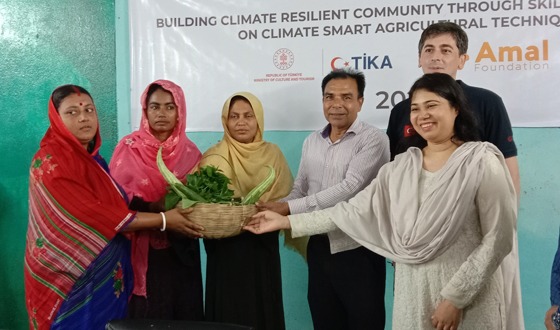 কয়রায় জলবায়ু সহনশীল কৃষির পথ দেখাচ্ছে স্মার্ট টেকনিক