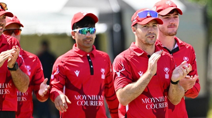 ৫ বলে ৫ উইকেট নিয়ে ইতিহাসে নাম লেখালেন ক্যাম্ফার