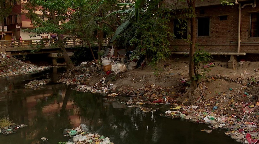 ময়লা-আবর্জনায় ঠাসা ডিএনসিসির খালগুলো