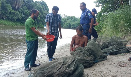 সিংড়ায় চার লাখ টাকার চায়না জাল জব্দ