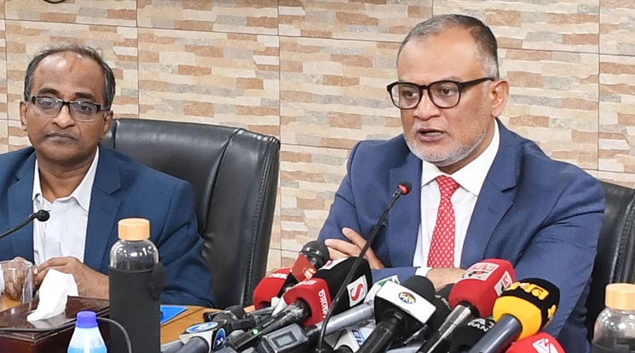 যুক্তরাষ্ট্রের শুল্কের বিষয়ে আবার আলোচনা করতে চায় বাংলাদেশ : বাণিজ্য উপদেষ্টা