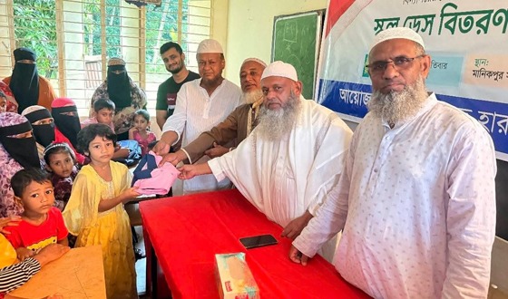 সেনবাগে একশত ছাত্র-ছাত্রীকে স্কুল ড্রেস প্রদান