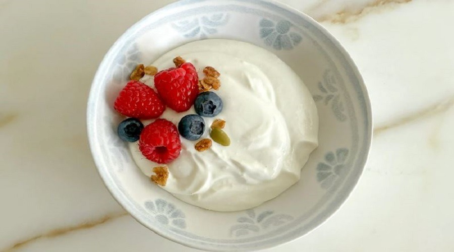 পেটের সমস্যা দূর করতে খেতে পারেন দই