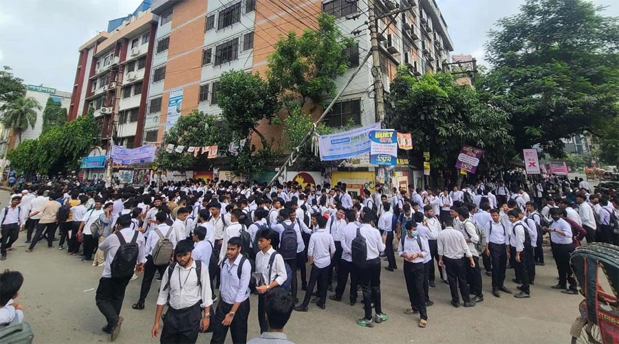 অধ্যক্ষের পদত্যাগ দাবিতে ফের উত্তাল ঢাকা সিটি কলেজ, অচল একাডেমিক পরিবেশ